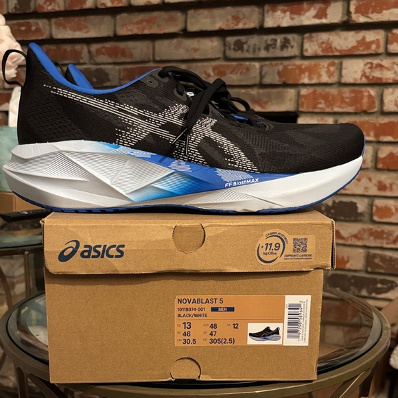 ASICS Novablast 5 Men’s Running Shoes Size 13 1011B974-001 Black Blue